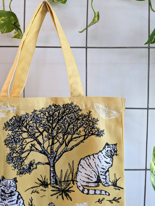 ilikesara | art + goods - Tote bag | outside cats - cream canvas screenprinted tote