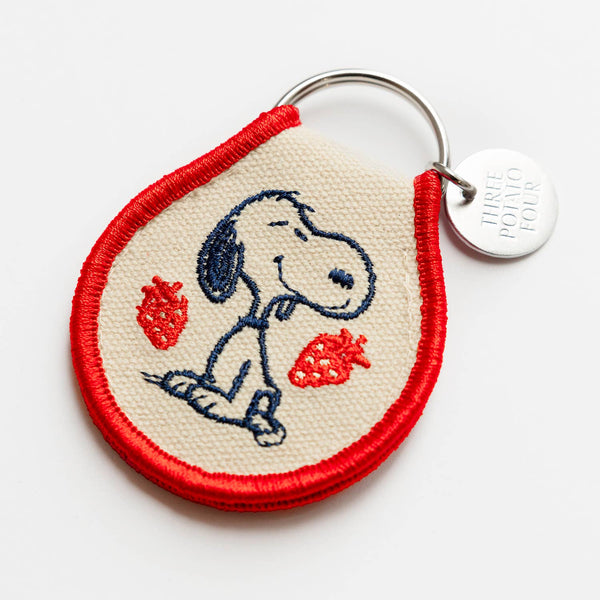 Three Potato Four - 3P4 x Peanuts® - Snoopy Strawberry Patch Keychain