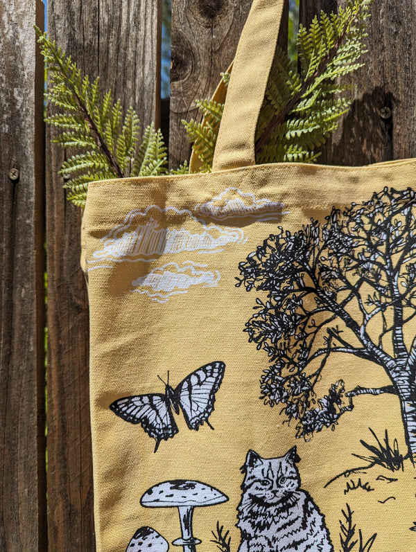 ilikesara | art + goods - Tote bag | outside cats - cream canvas screenprinted tote