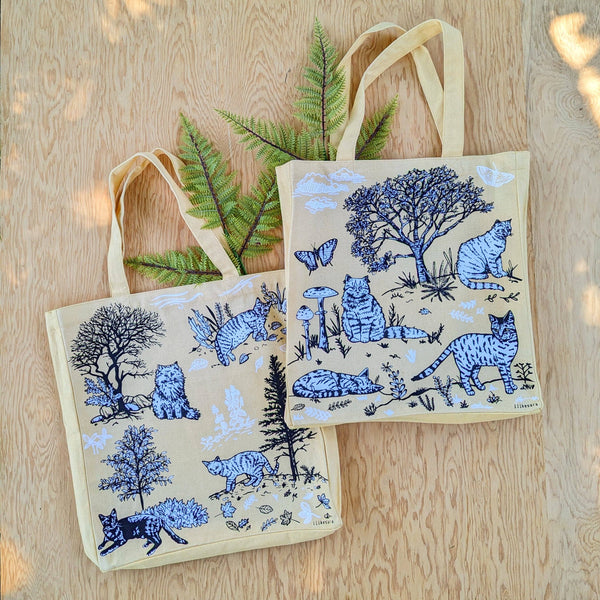 ilikesara | art + goods - Tote bag | outside cats - cream canvas screenprinted tote