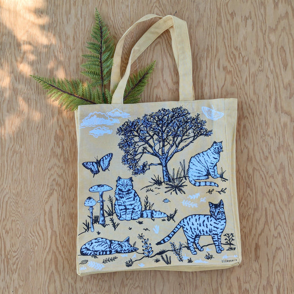 ilikesara | art + goods - Tote bag | outside cats - cream canvas screenprinted tote